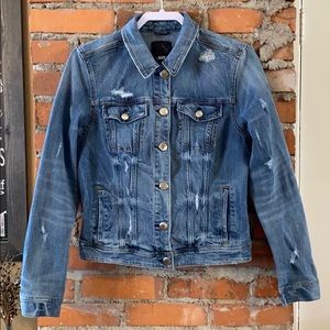 American eagle distressed denim jacket 🦅
